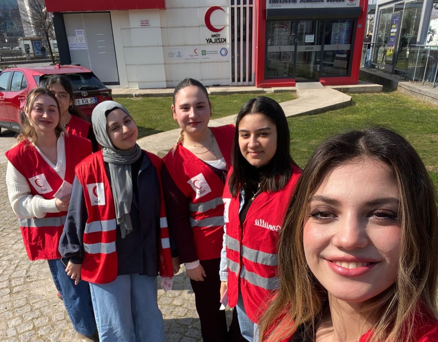 KOÜ Öğrencilerinden Kızılay’a Anlamlı Destek